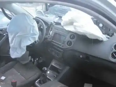 Vehicul casat volkswagen tiguan (5n2) advance bluemotion al anului 2015 alimentat cuv