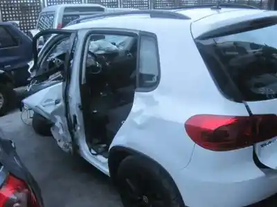 Vehicul casat volkswagen tiguan (5n2) advance bluemotion al anului 2015 alimentat cuv