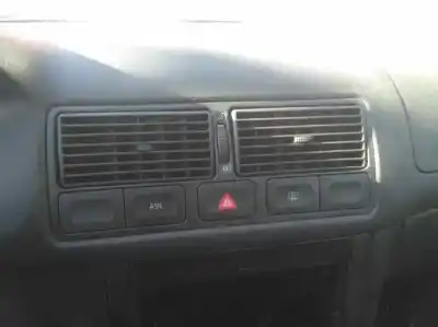 Здавання транспортного засобу volkswagen golf iv berlina (1j1) highline року 2001 потужний ajm