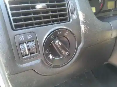 Здавання транспортного засобу volkswagen golf iv berlina (1j1) highline року 2001 потужний ajm