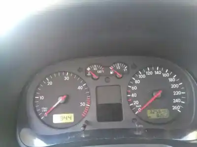 Здавання транспортного засобу volkswagen golf iv berlina (1j1) highline року 2001 потужний ajm