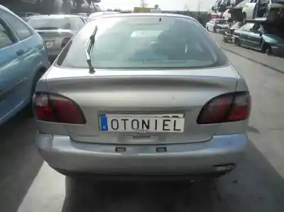 Veículo de Sucata nissan primera berlina (p11) comfort do ano 2000 alimentado qg16