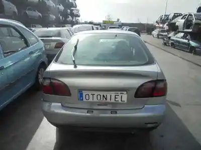 Veículo de Sucata nissan primera berlina (p11) comfort do ano 2000 alimentado qg16