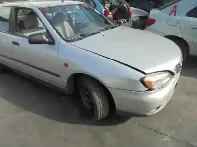 Veículo de Sucata nissan primera berlina (p11) comfort do ano 2000 alimentado qg16