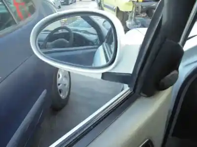 Здавання транспортного засобу daewoo nubira berlina classic se року 2001 потужний a16dms-g