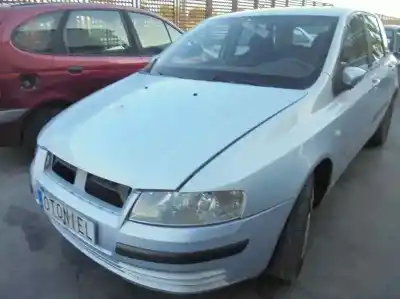 Scrapping Vehicle FIAT STILO (192_) 1.6 16V (192_XB1A) of the year 2002 powered 182B6000