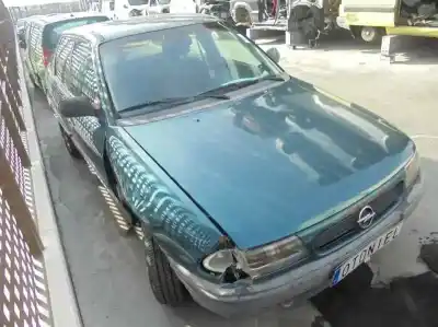 Véhicule à la ferraille opel astra f berlina básico de l'année 1995 alimenté x17dtl