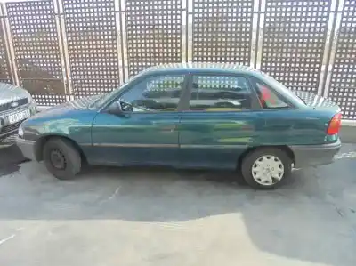Véhicule à la ferraille opel astra f berlina básico de l'année 1995 alimenté x17dtl