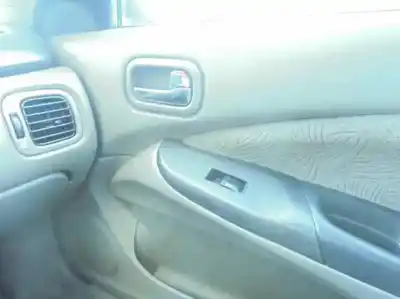 Здавання транспортного засобу nissan almera (n16/e) acenta року 2001 потужний yd22