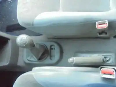 Здавання транспортного засобу kia carens 1.8 monovolumen року 2000 потужний g/tb