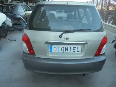 Здавання транспортного засобу kia carens 1.8 monovolumen року 2000 потужний g/tb
