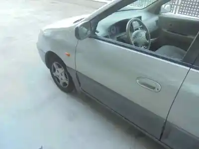 Здавання транспортного засобу kia carens 1.8 monovolumen року 2000 потужний g/tb