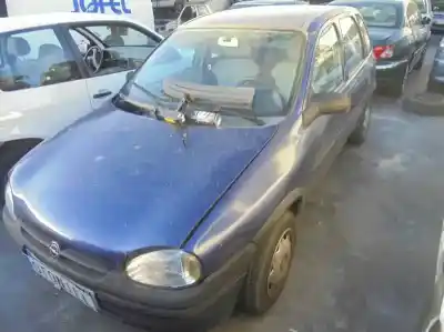 Véhicule à la ferraille opel corsa b swing de l'année 1996 alimenté x17d