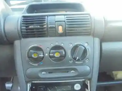 Véhicule à la ferraille opel corsa b swing de l'année 1996 alimenté x17d