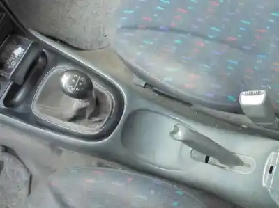 Veículo de Sucata hyundai lantra berlina (rd) 1.6 gls do ano 1997 alimentado g 4gr