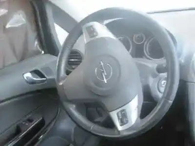 Véhicule à la ferraille opel corsa d ´´111 years´´ de l'année 2012 alimenté a12xer