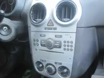 Véhicule à la ferraille opel corsa d ´´111 years´´ de l'année 2012 alimenté a12xer