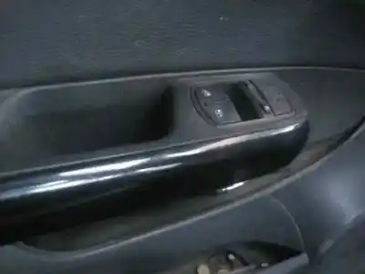 Véhicule à la ferraille opel corsa d ´´111 years´´ de l'année 2012 alimenté a12xer