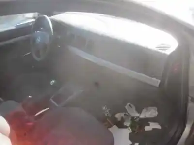 Véhicule à la ferraille opel vectra c berlina club de l'année 2003 alimenté z18xe