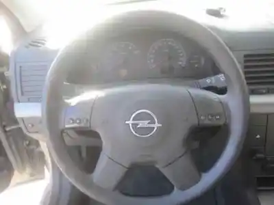 Véhicule à la ferraille opel vectra c berlina club de l'année 2003 alimenté z18xe
