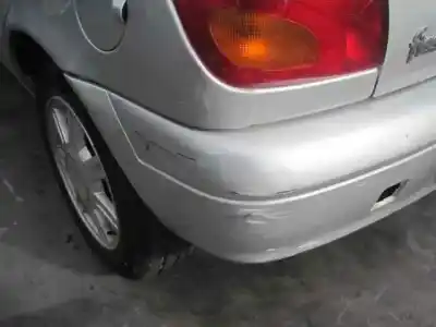 Veículo de Sucata ford fiesta berlina ghia do ano 2002 alimentado dhf