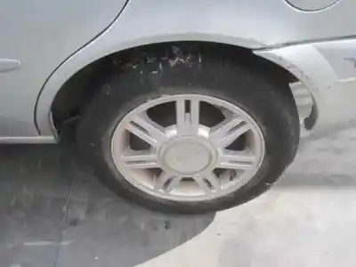 Veículo de Sucata ford fiesta berlina ghia do ano 2002 alimentado dhf