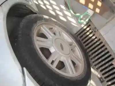 Veículo de Sucata ford fiesta berlina ghia do ano 2002 alimentado dhf