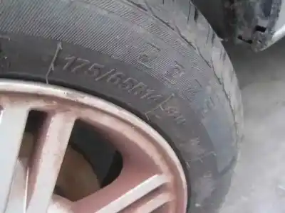 Veículo de Sucata ford fiesta berlina ghia do ano 2002 alimentado dhf