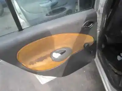 Veículo de Sucata ford fiesta berlina ghia do ano 2002 alimentado dhf