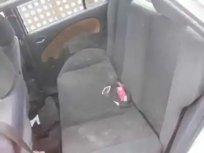 Veículo de Sucata ford fiesta berlina ghia do ano 2002 alimentado dhf