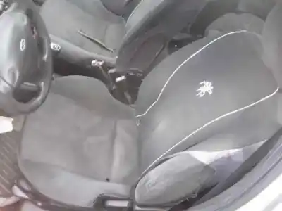 Veículo de Sucata ford fiesta berlina ghia do ano 2002 alimentado dhf