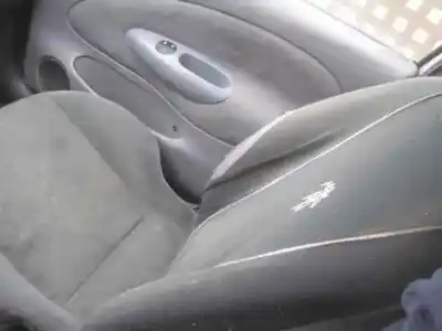 Veículo de Sucata ford fiesta berlina ghia do ano 2002 alimentado dhf