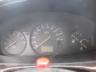 Veículo de Sucata ford fiesta berlina ghia do ano 2002 alimentado dhf