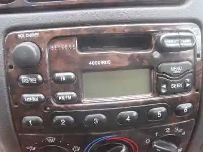 Veículo de Sucata ford fiesta berlina ghia do ano 2002 alimentado dhf