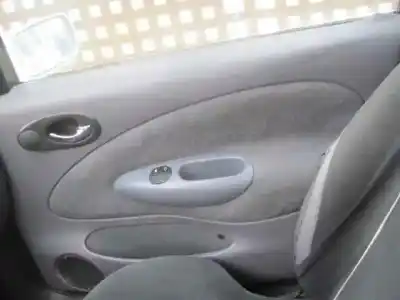 Veículo de Sucata ford fiesta berlina ghia do ano 2002 alimentado dhf