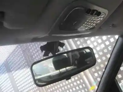 Veículo de Sucata ford fiesta berlina ghia do ano 2002 alimentado dhf