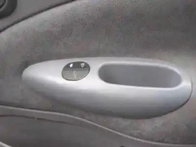 Veículo de Sucata ford fiesta berlina ghia do ano 2002 alimentado dhf