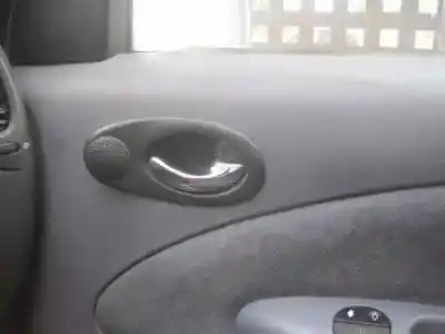 Veículo de Sucata ford fiesta berlina ghia do ano 2002 alimentado dhf