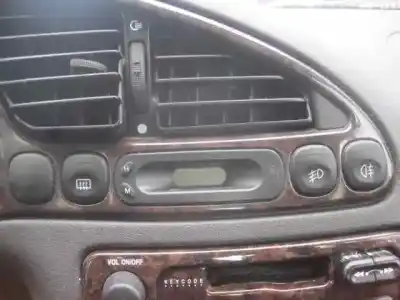 Veículo de Sucata ford fiesta berlina ghia do ano 2002 alimentado dhf