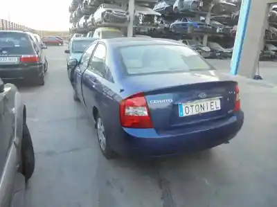 Veículo de Sucata KIA CERATO 2.0 LX CRDi Familiar do ano 2005 alimentado D4EA