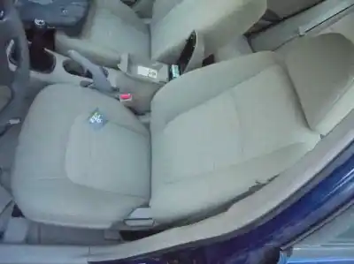 Veículo de Sucata kia cerato 2.0 lx crdi familiar do ano 2005 alimentado d4ea