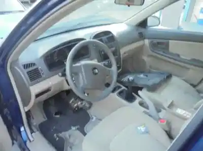 Veículo de Sucata kia cerato 2.0 lx crdi familiar do ano 2005 alimentado d4ea