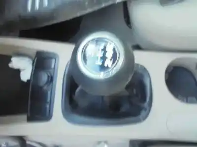 Veículo de Sucata kia cerato 2.0 lx crdi familiar do ano 2005 alimentado d4ea