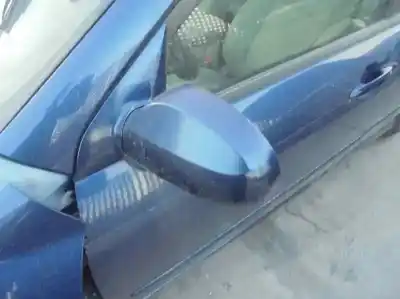 Veículo de Sucata kia cerato 2.0 lx crdi familiar do ano 2005 alimentado d4ea
