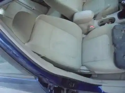 Veículo de Sucata kia cerato 2.0 lx crdi familiar do ano 2005 alimentado d4ea