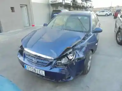 Veículo de Sucata kia cerato 2.0 lx crdi familiar do ano 2005 alimentado d4ea