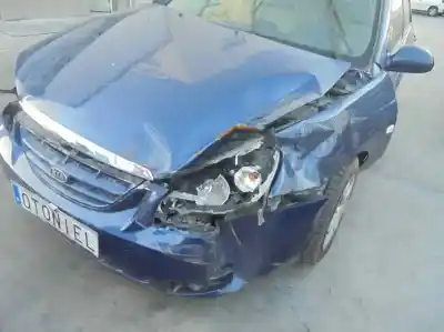 Veículo de Sucata kia cerato 2.0 lx crdi familiar do ano 2005 alimentado d4ea
