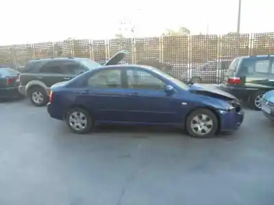Veículo de Sucata kia cerato 2.0 lx crdi familiar do ano 2005 alimentado d4ea