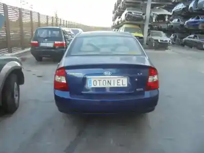 Veículo de Sucata kia cerato 2.0 lx crdi familiar do ano 2005 alimentado d4ea