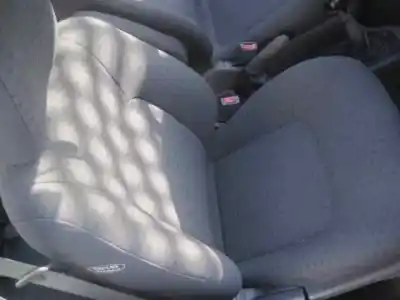 Véhicule à la ferraille kia carens 2.0 crdi ex monovolumen de l'année 2004 alimenté d4ea